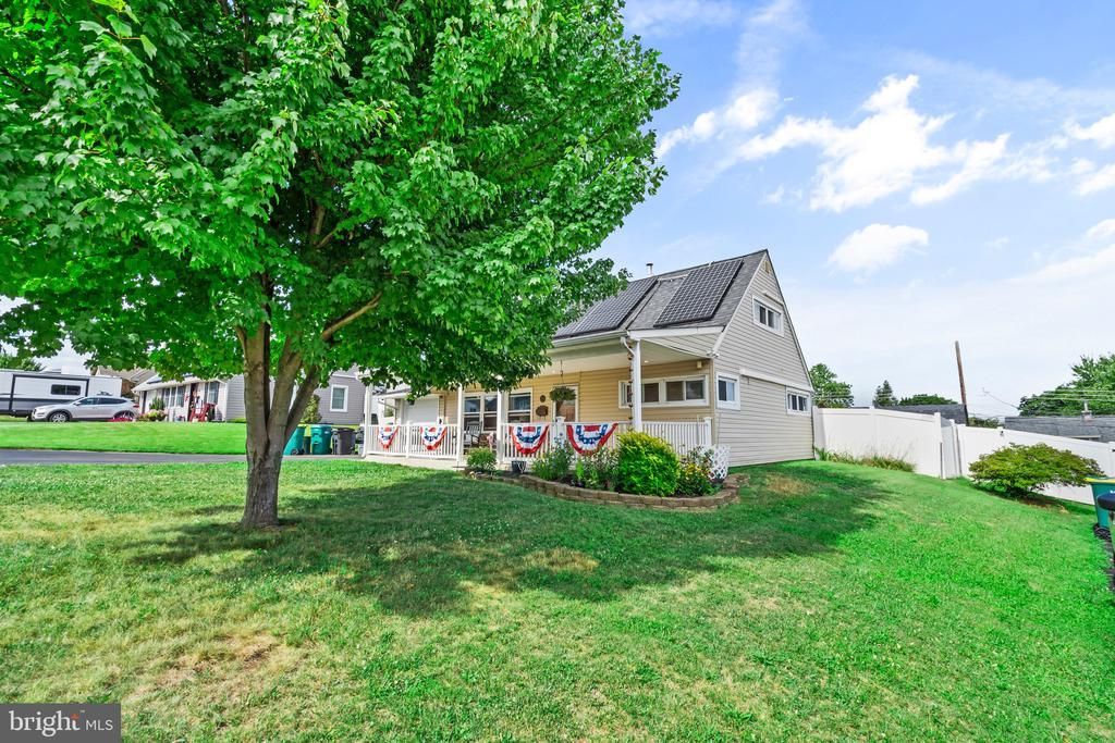 16 CANOEBIRCH ROAD , LEVITTOWN, PA 19057