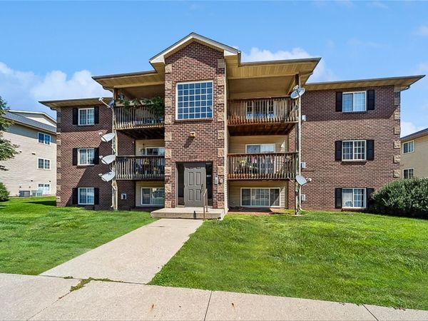 5916 Sutton Place , Unit 8, Urbandale, IA 50322