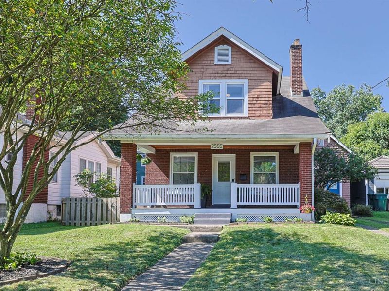 2555 Ridgeland Place, Cincinnati, OH 45212 Photo 2