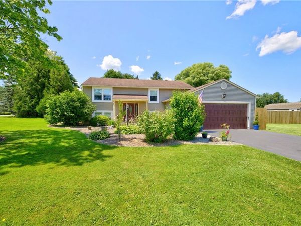 5765 Coppersmith Trail , Ontario, NY 14519