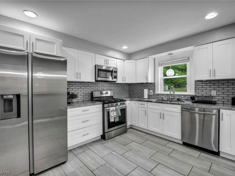 23733 Shurmer Drive, Warrensville Heights, OH 44128 Photo 11