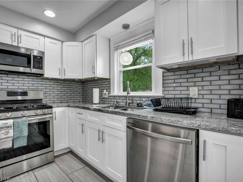 23733 Shurmer Drive, Warrensville Heights, OH 44128 Photo 8