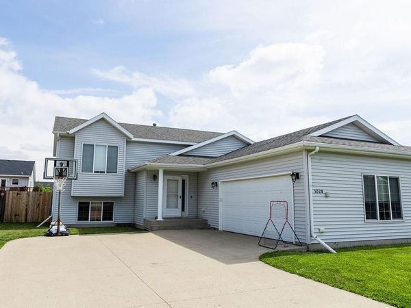 1028 39 Avenue W, West Fargo, ND 58078