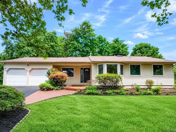 15 Dix Circle , Dix Hills, NY 11746