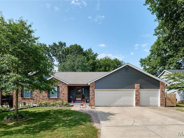 49 Savoy Drive, Lake St Louis, MO 63367
