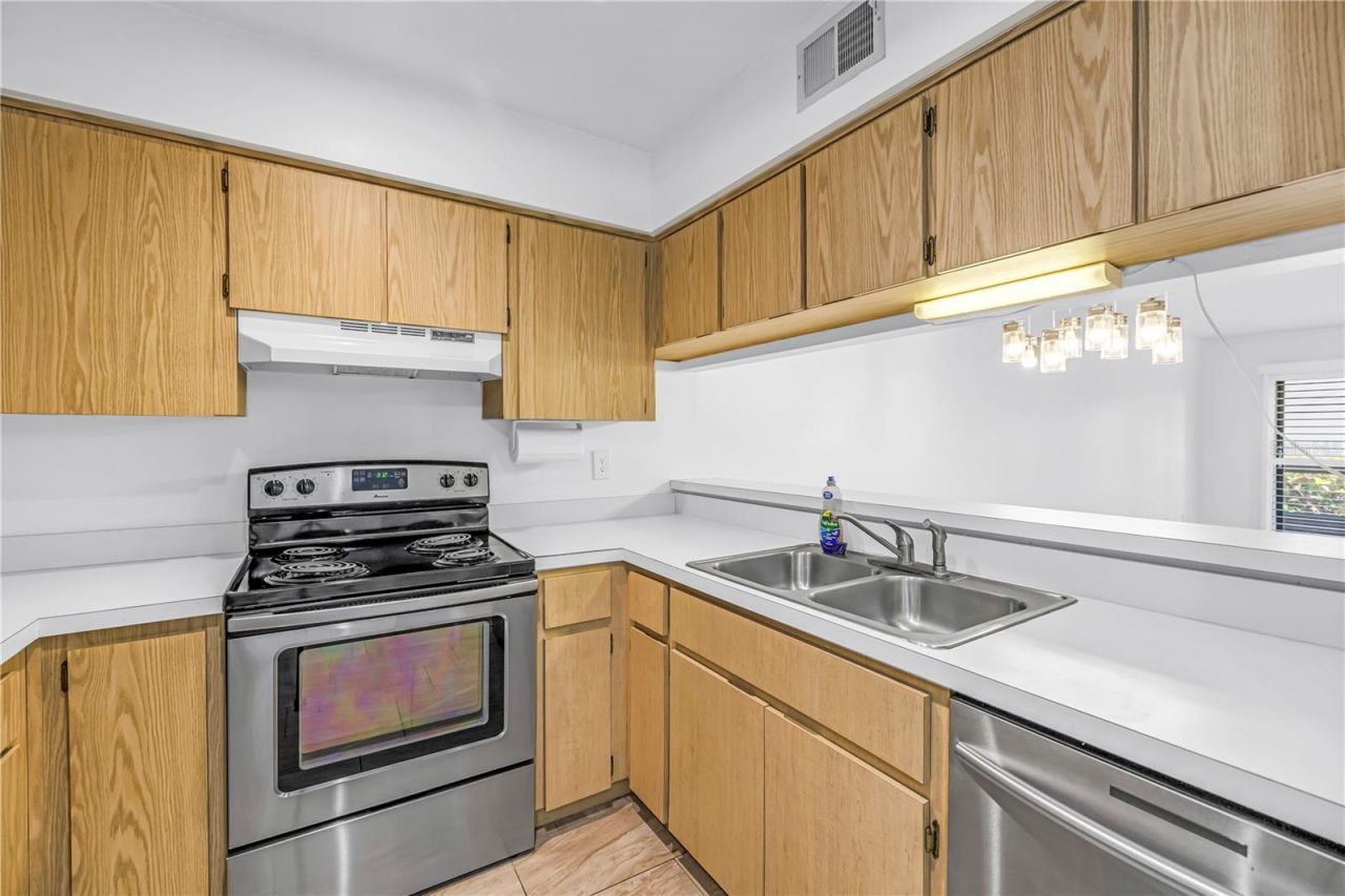 723 83rd Avenue N, Unit 102, Saint Petersburg, FL 33702 Photo