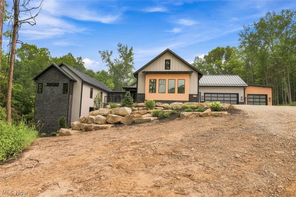 2324 Hard Rock Way, Hinckley, OH 44233 Main Photo
