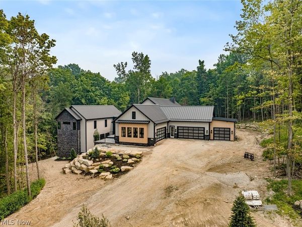 2324 Hard Rock Way , Hinckley, OH 44233