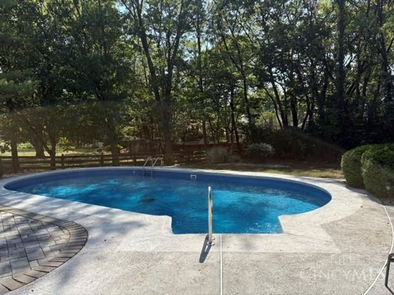 8375 Brownsboro Place, Cincinnati, OH 45255 Photo 3