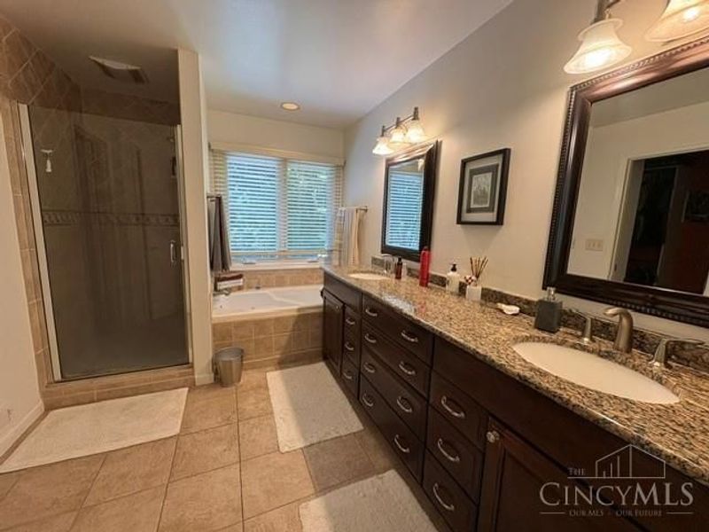 8375 Brownsboro Place, Cincinnati, OH 45255 Photo 31