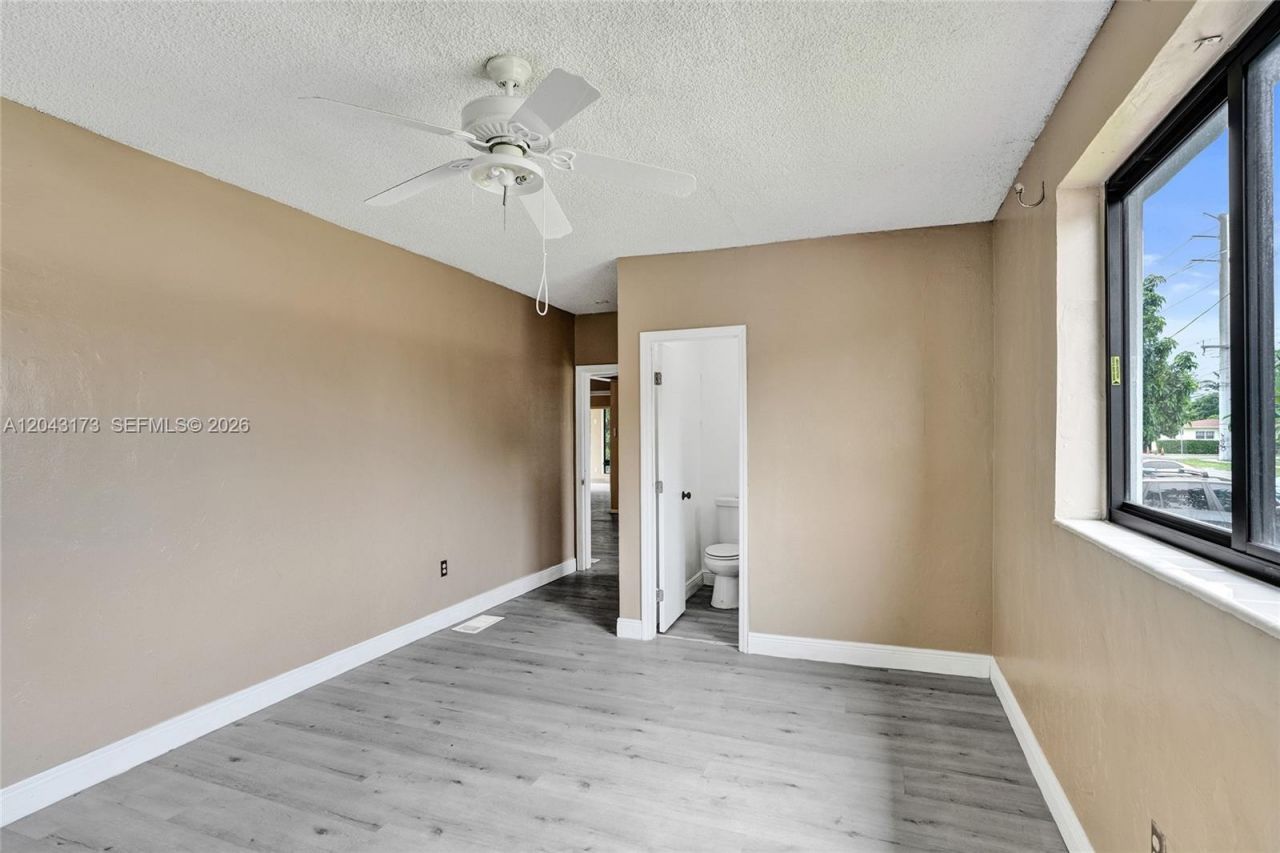 1400 NE 148th St , Miami, FL 33161 Photo