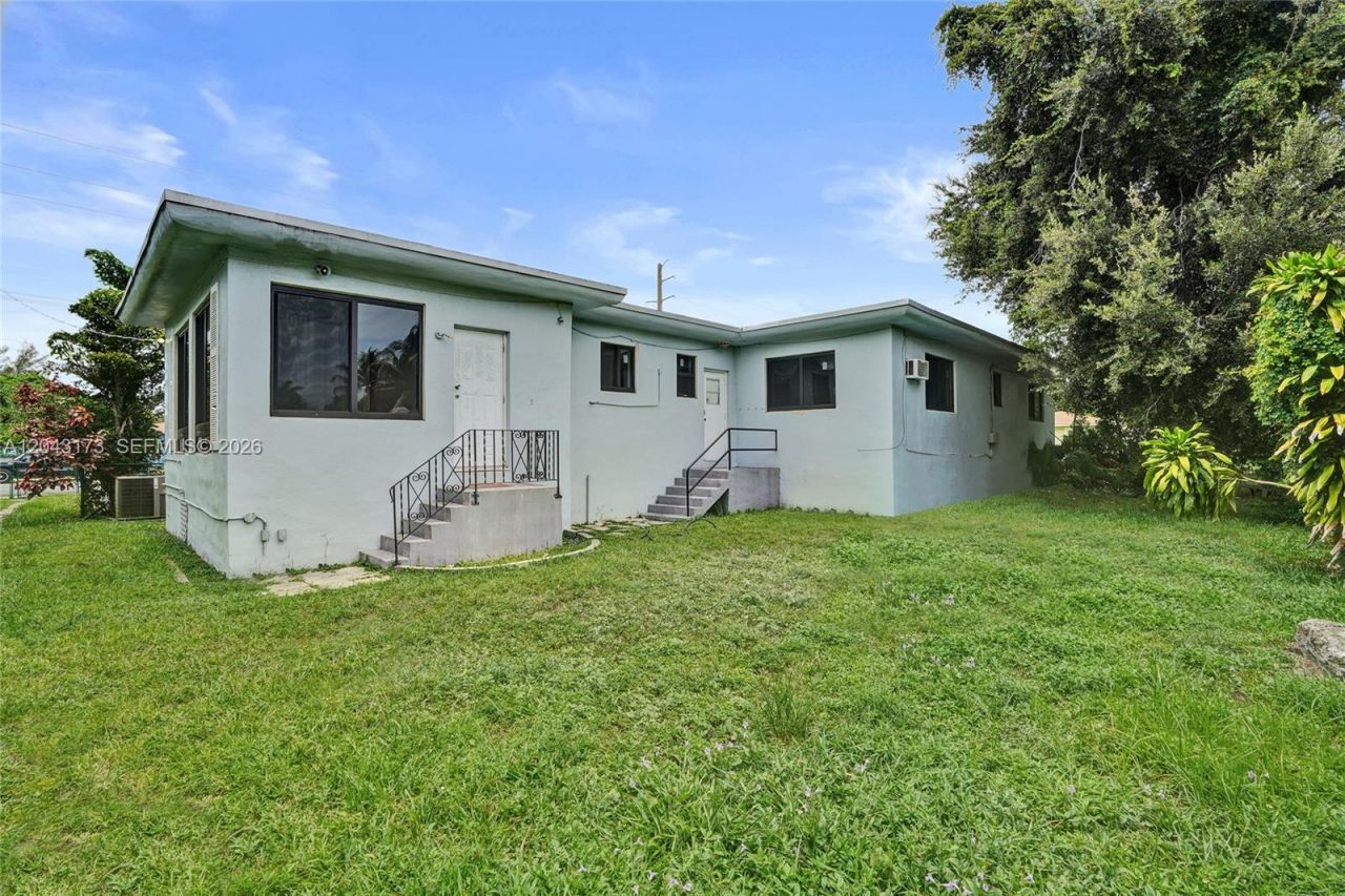 1400 NE 148th St , Miami, FL 33161 Photo