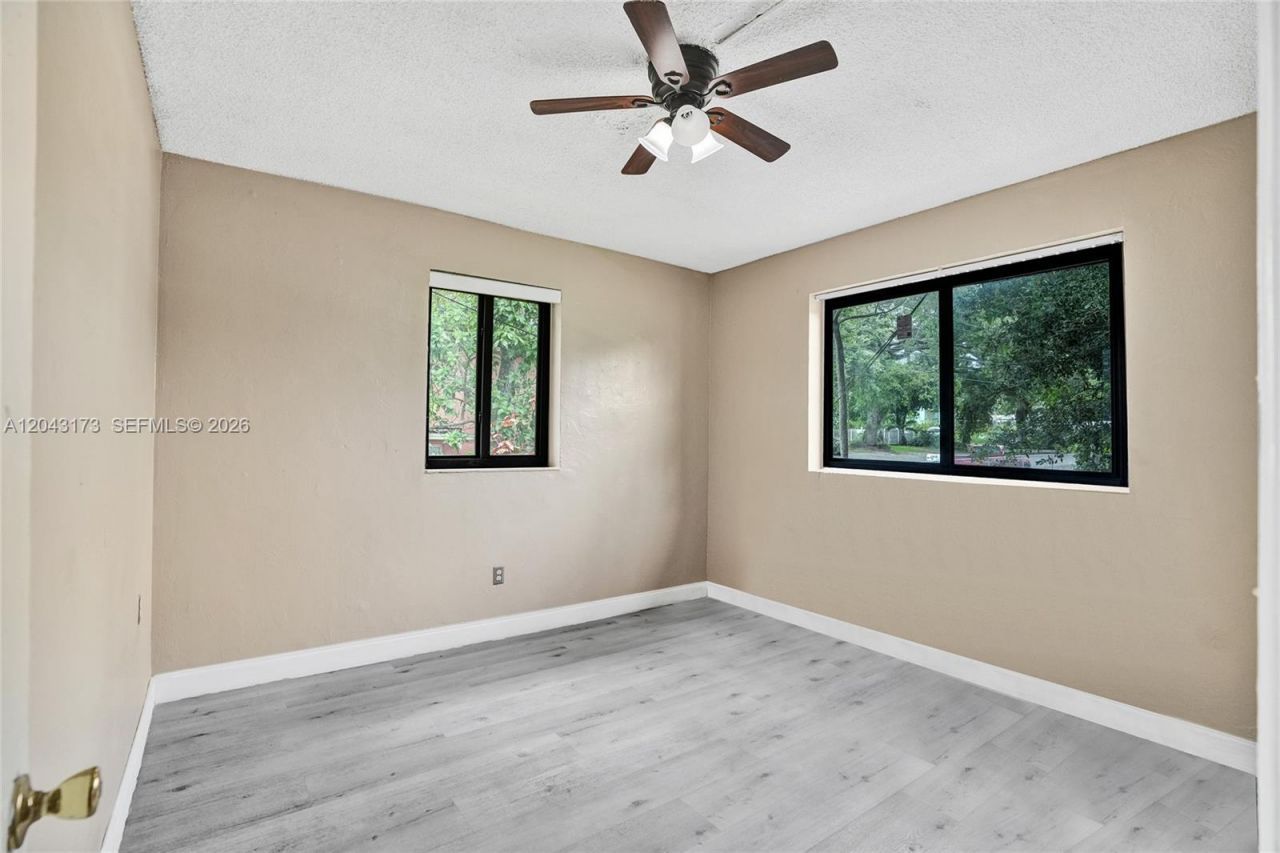 1400 NE 148th St , Miami, FL 33161 Photo