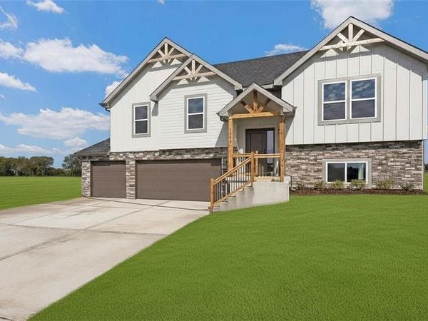132 SE Nelson Drive, Blue Springs, MO 64014