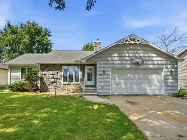 1320 N 5th Street, Manchester, IA 52057