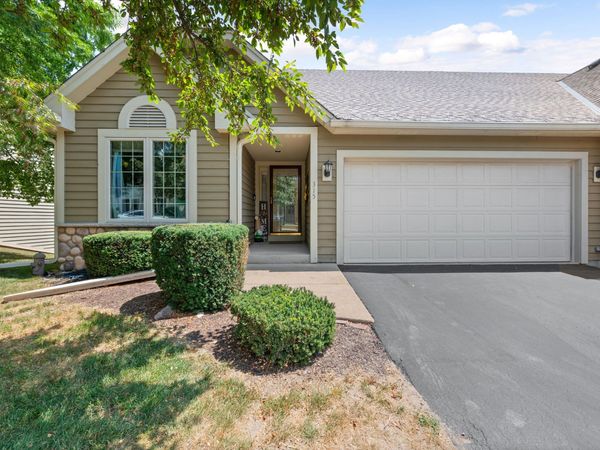 315 Endfield Cir, Unit 37, Waukesha, WI 53186