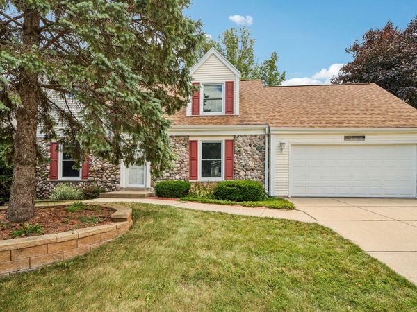 1797 Cypress Dr, Grafton, WI 53024