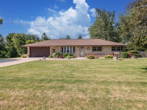 N58W21816 Maclynn Dr, Menomonee Falls, WI 53051