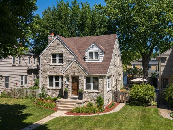 5244 N Shoreland Ave, Whitefish Bay, WI 53217