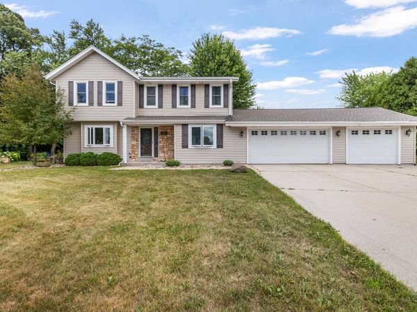 451 Crossroad Ct, Grafton, WI 53024
