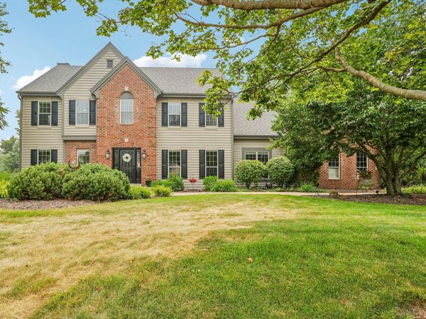 308 Copperfield Dr, Delafield, WI 53018