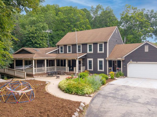 8406 Whitewood Dr, Farmington, WI 53040