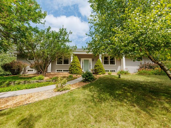 W227S2416 Morningside Cir, Waukesha, WI 53186