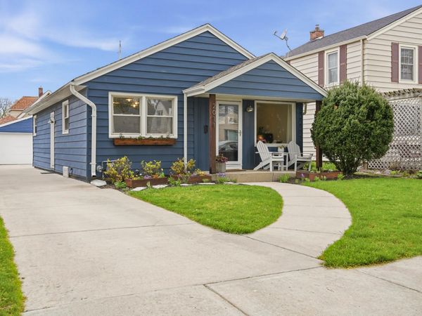 2011 N 85th St, Wauwatosa, WI 53226