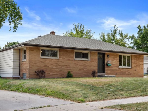 W151N8272 Thomas Dr, Menomonee Falls, WI 53051