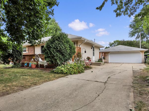 8134 N 66 St, Brown Deer, WI 53223