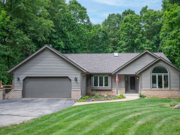 N64W33946 Lakeview Dr, Merton, WI 53066
