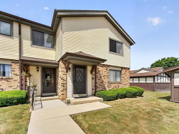5728 Cambridge CIRCLE, Unit 8, Mount Pleasant, WI 53406