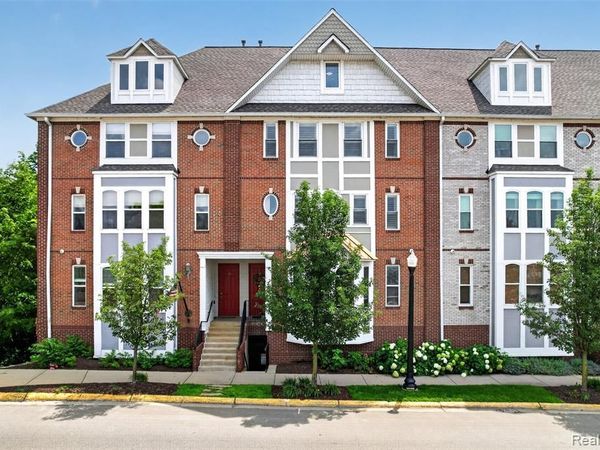 223 N Michigan Avenue , Howell, MI 48843
