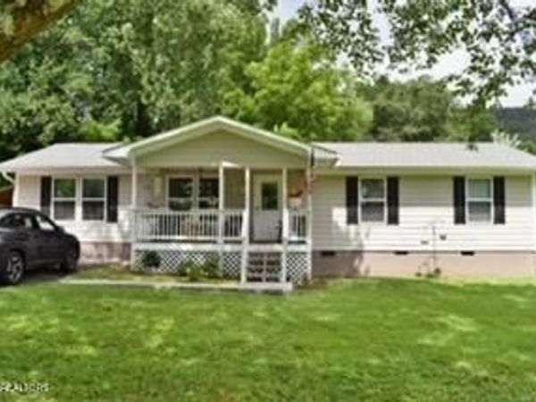 181 Spring St, Spring City, TN 37381