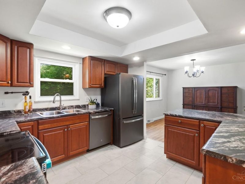 9062 Fontainebleau Terrace, Springfield Twp., OH 45231 Photo 12