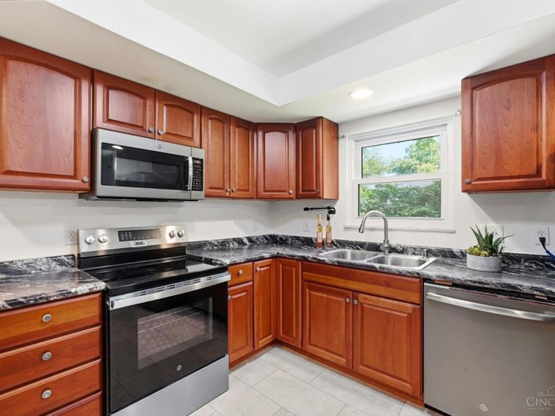 9062 Fontainebleau Terrace, Springfield Twp., OH 45231 Photo 13