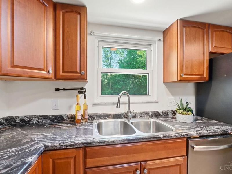 9062 Fontainebleau Terrace, Springfield Twp., OH 45231 Photo 14