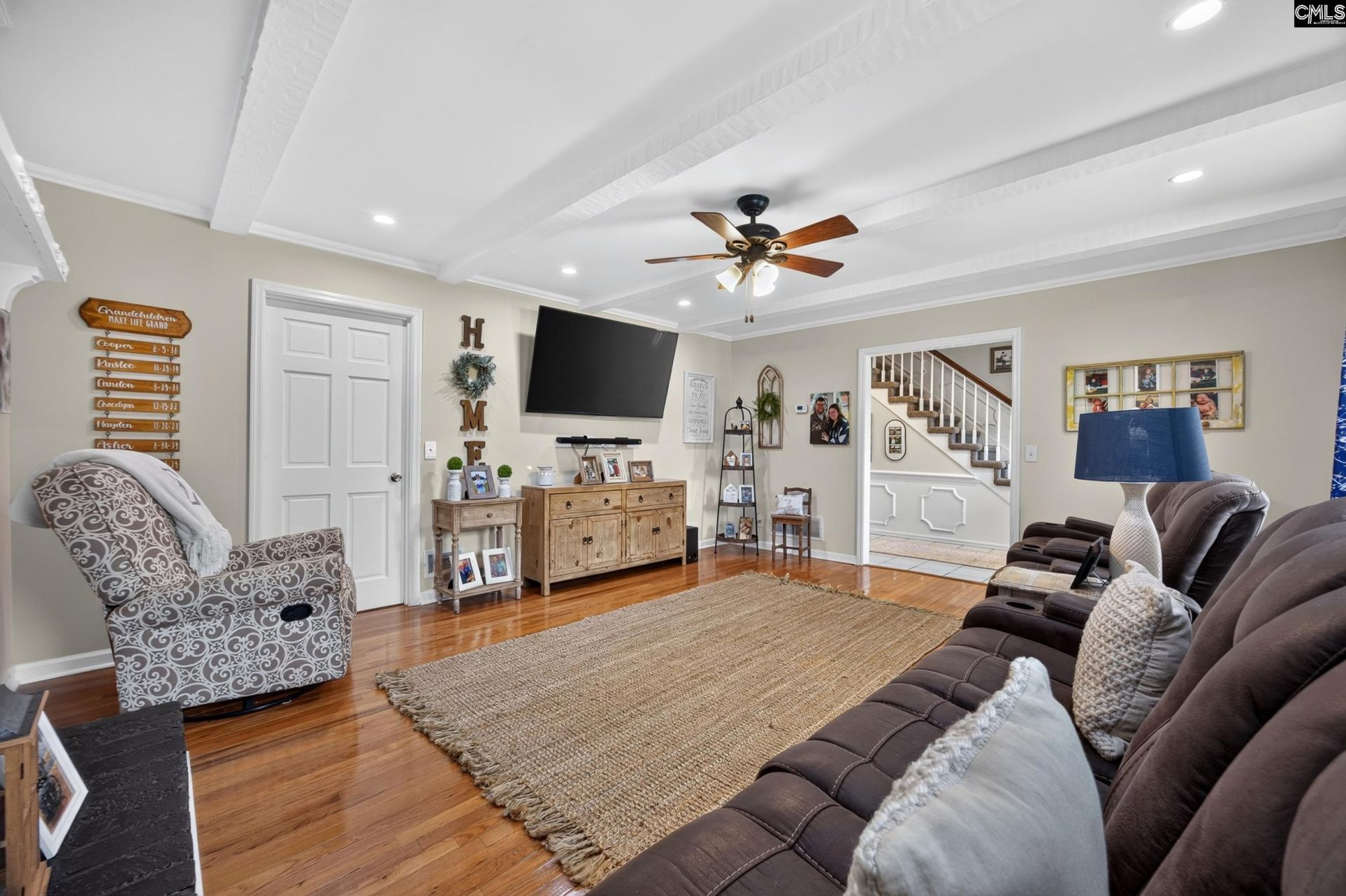 300 Calcutta Drive  Photo 6