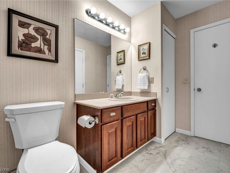 5669 Marble Lane, Willoughby, OH 44094 Photo 13