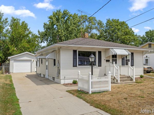 247 43rd Street SW, Grand Rapids, MI 49548