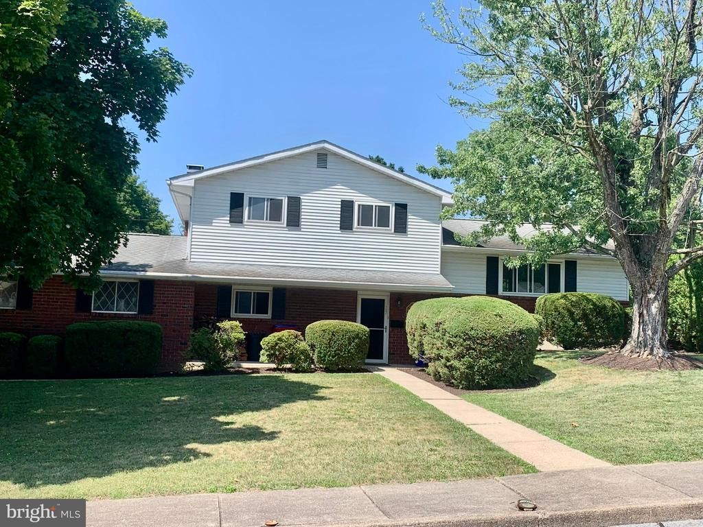 737 GIRARD AVENUE , HAMBURG, PA 19526