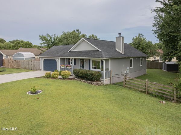 303 Mertz Court , Hubert, NC 28539