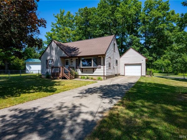 6641 Taylor Road , Hamburg, NY 14075