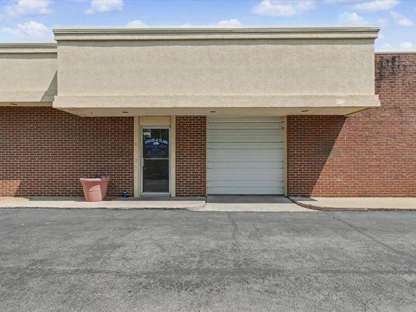 2112 N Market Street , Champaign, IL 61822