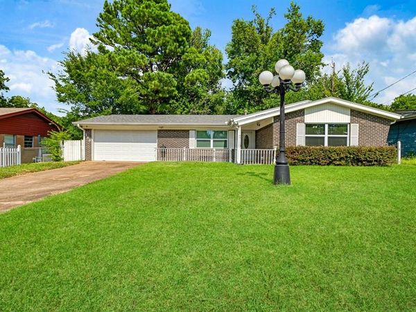 160 NW 28th Street, Paris, TX 75460