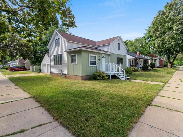 1203 N GILLETT STREET, Appleton, WI 54914
