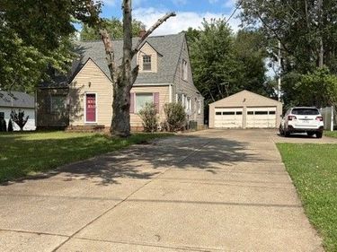 820 Woodlawn Avenue NW, Canton, OH 44708