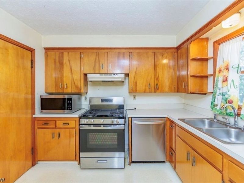 4521 Emerson Road, South Euclid, OH 44121 Photo 12