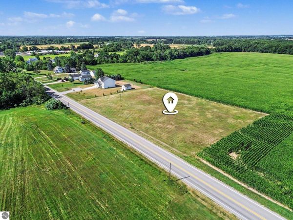 Luce Road N, Alma, MI 48801