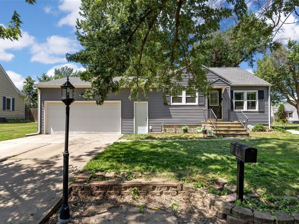 1300 English Boulevard , Marion, IA 52302